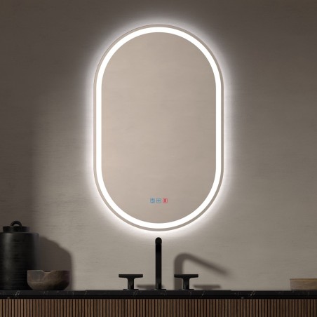 Specchio ovale da bagno con retroilluminazione LED bianca naturale e contorno luminoso interno. Design minimalista e raffinato.