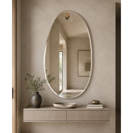 Specchio Asimmetrico Bisellato dal Design Organico